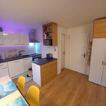 Modernes Near Gemmi Und Sportarena